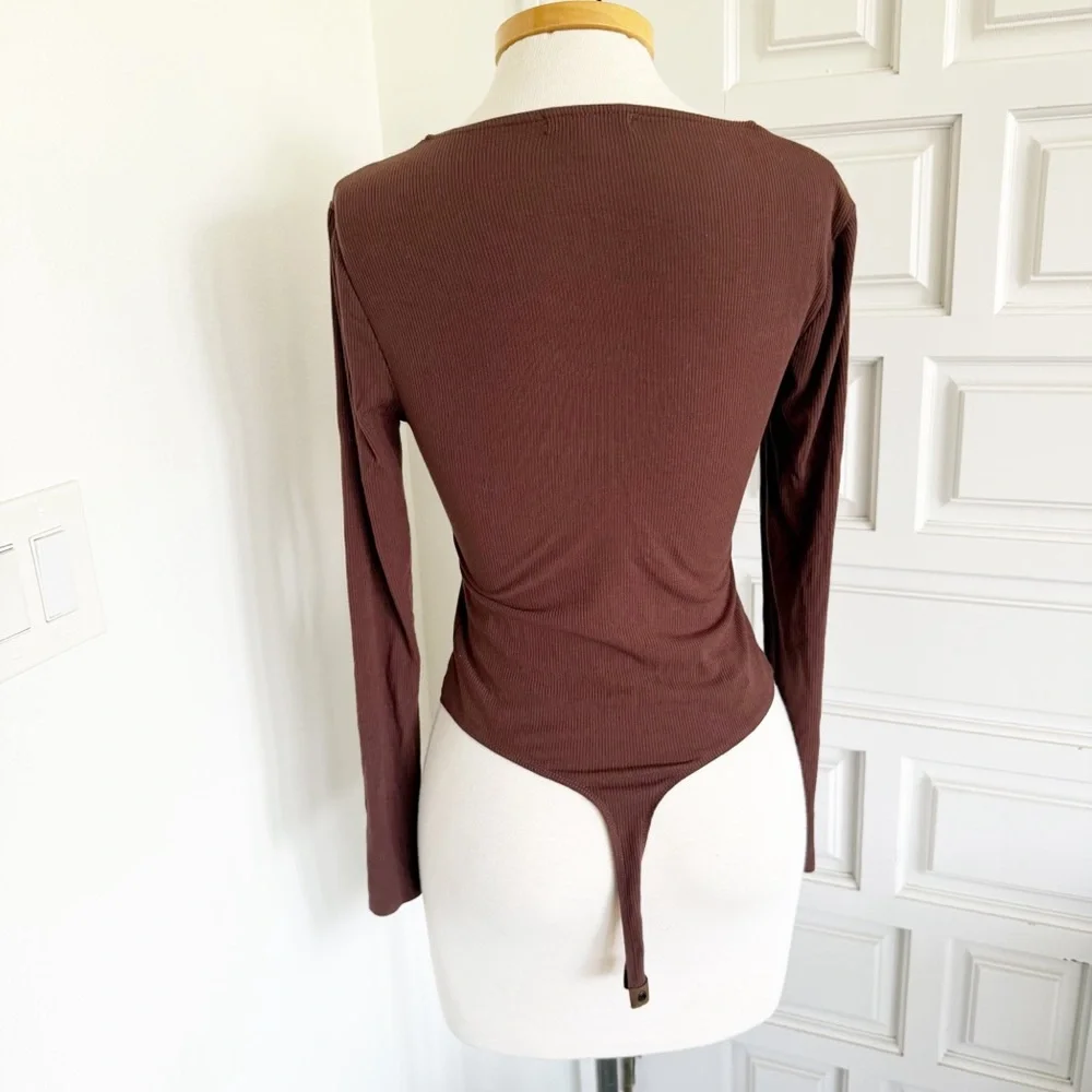 Steve Madden Brown Long Sleeve Bodysuit V-Neck Ribbed Size Small